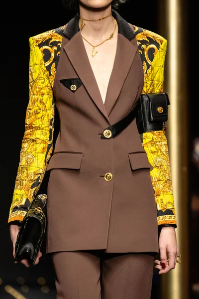 Look 10